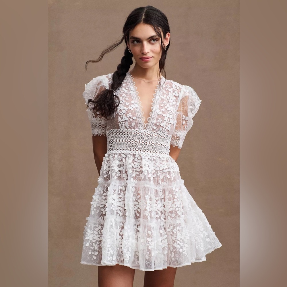 Bronx and Banco Megan Short-Sleeve Lace V-Neck Tiered Mini Dress